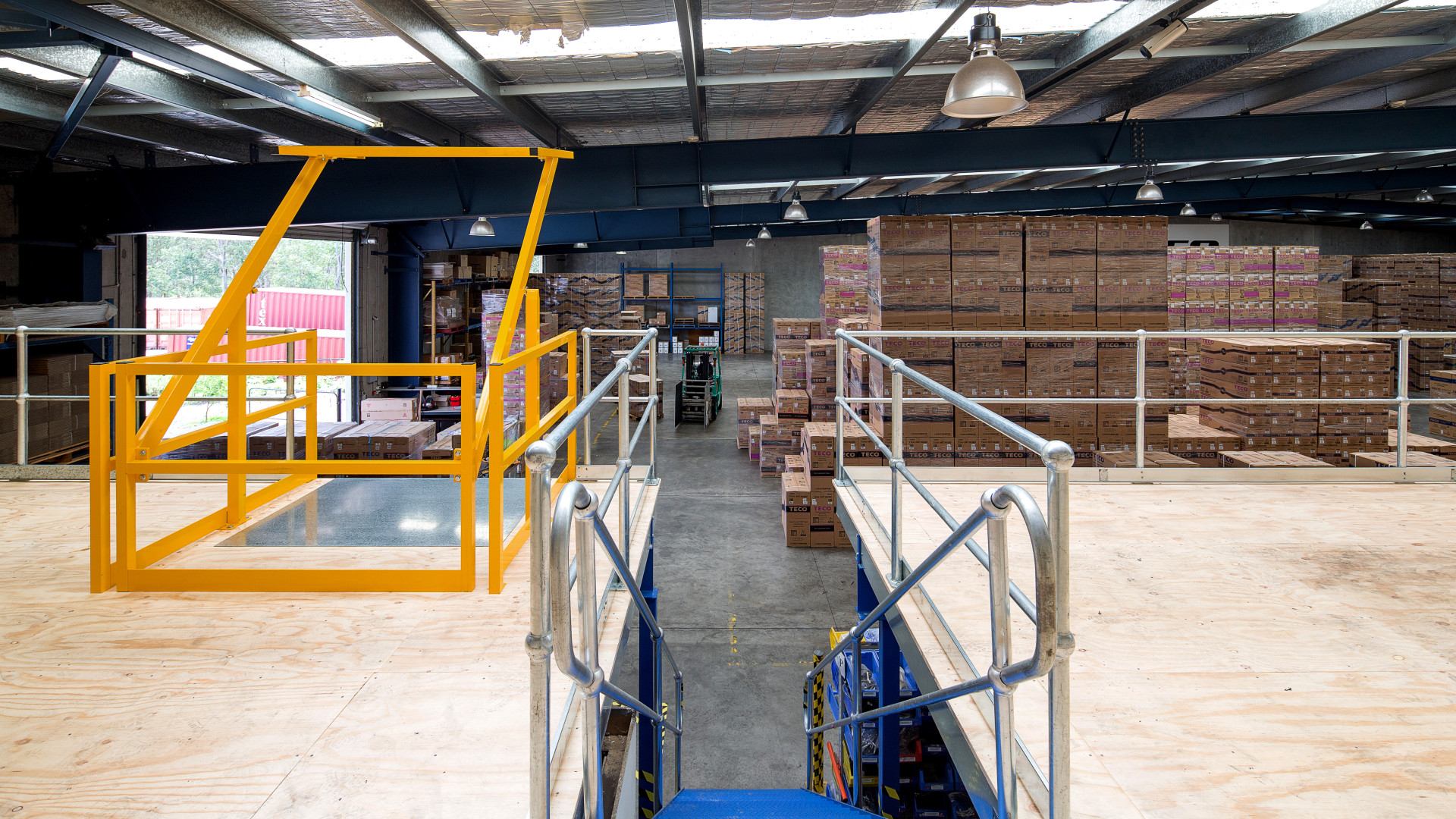 Why Selecting the Right Mezzanine Flooring is Important for Warehouse Robots